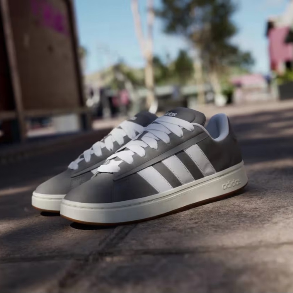 Adidas Men's Gray and White Sneakers size 8